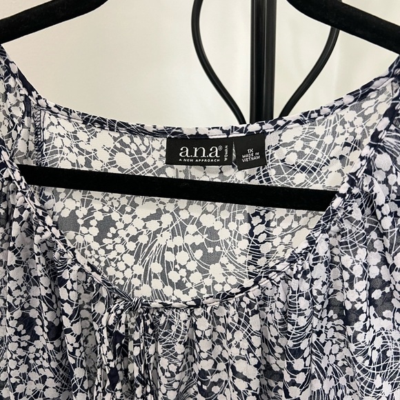 a.n.a Black and White Floral Women's Top.  #40 - Picture 3 of 5